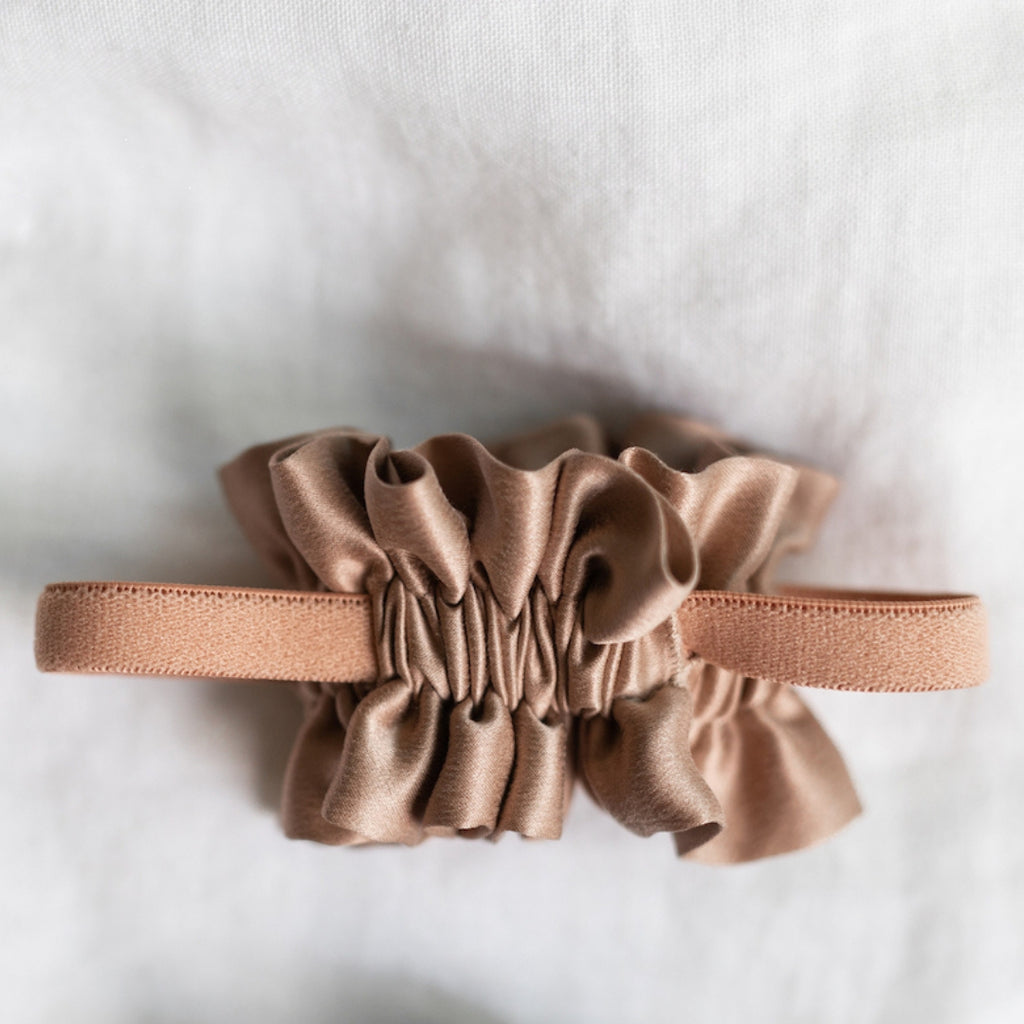 Washable-Silk-Pull-Tie-Scrunchie-by-Lunya-3