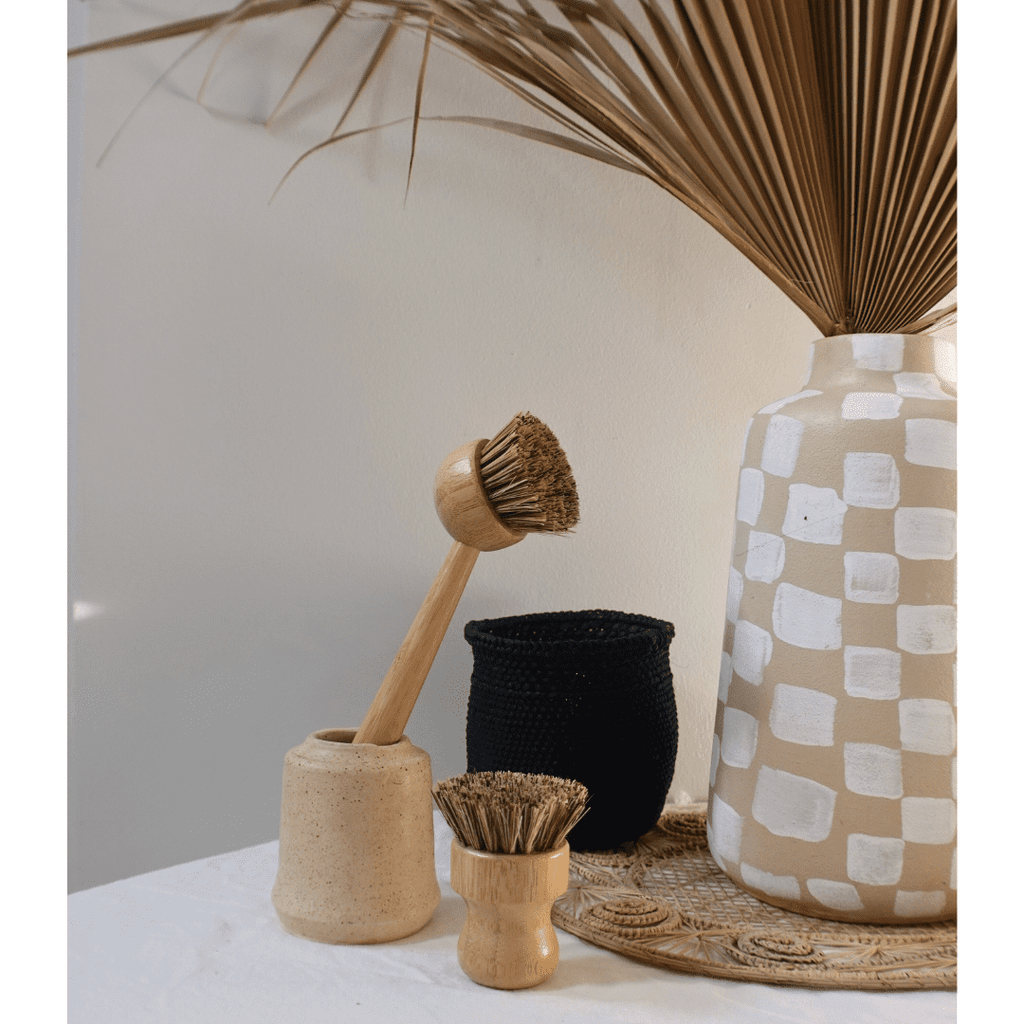 Bamboo-Dishwashing-Brush-with-Handle-for-Kitchen-Pots-2