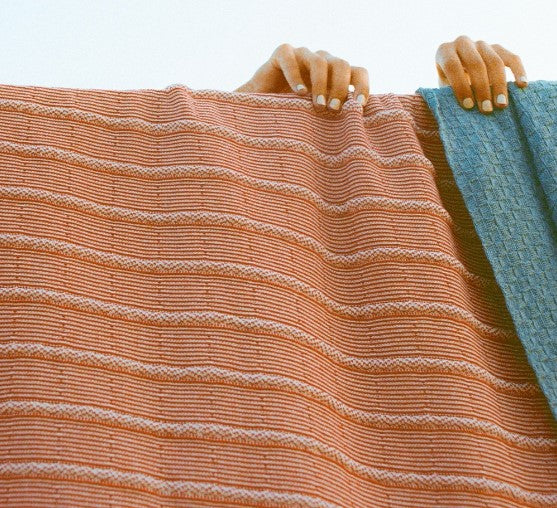 bläanks-Sustainable-Rolled-Texture-Throw-Blanket-Corallo-Greggio-4