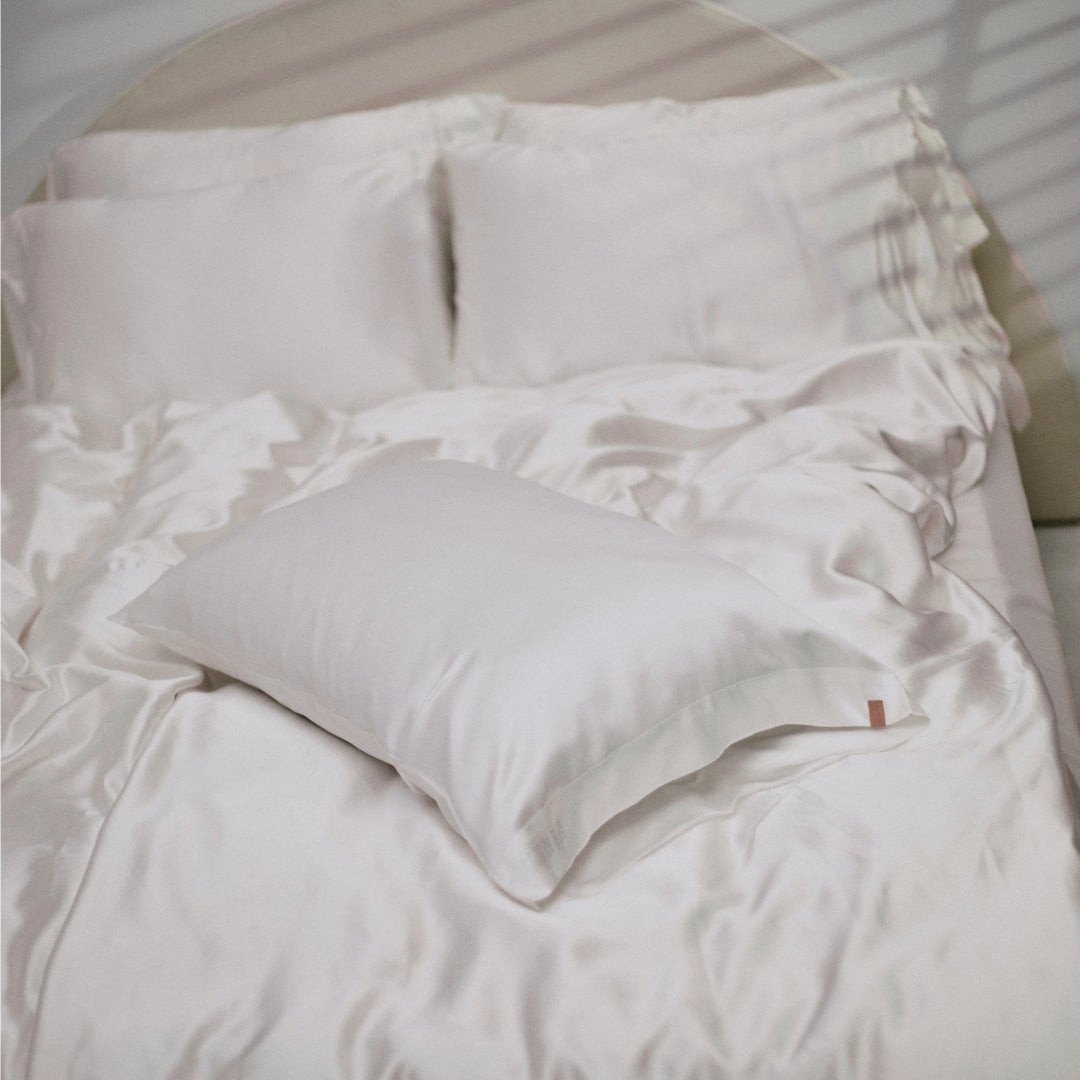 Lunya Washable Silk 'Good In Bed' Pillowcase